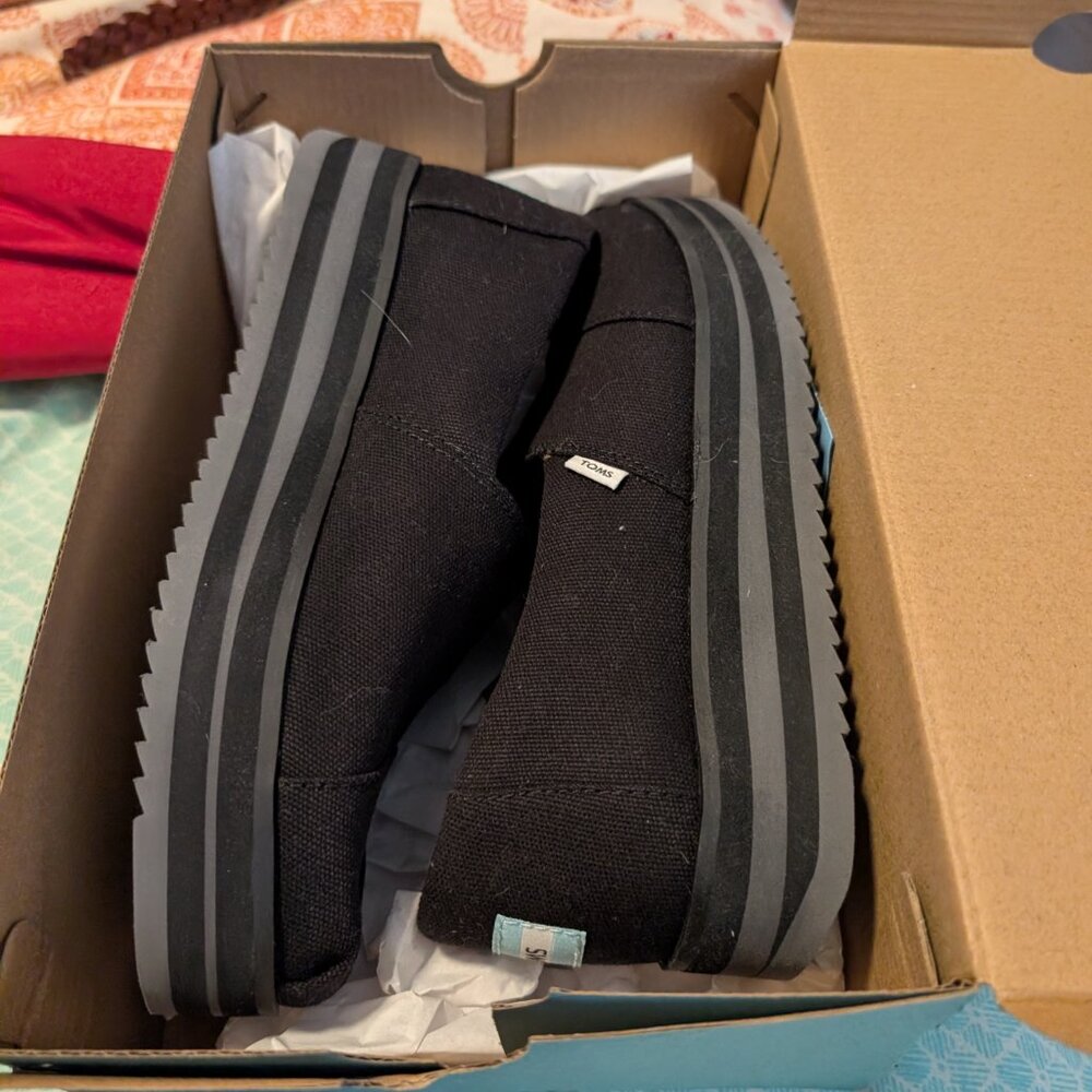 Shoes - Picture 2 of 3